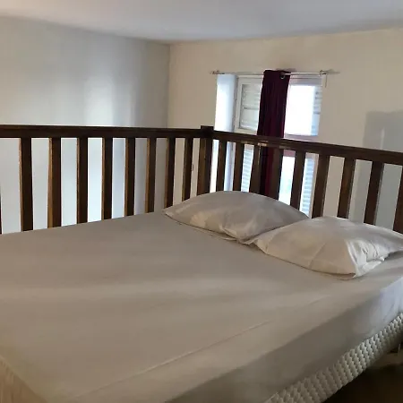 Апартаменты Cosy In Old Center Бордо